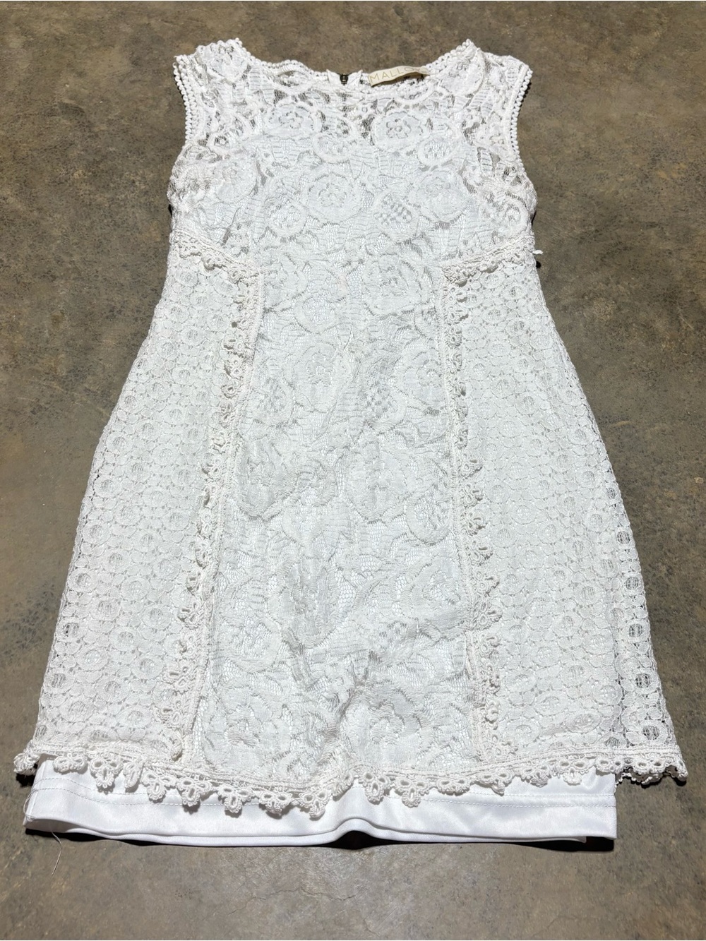 Sleeveless White Lace Mini Dress with Floral Crochet